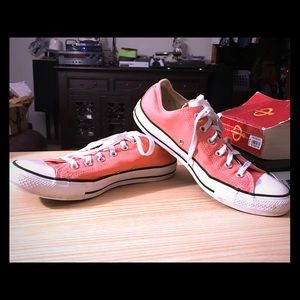 Pink Converse size 10 women’s (Sz 8 men’s)